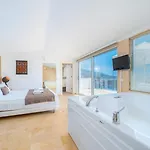 6 Bedroom Villa