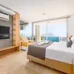 6 Bedroom Villa
