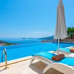 6 Bedroom Villa
