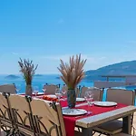 6 Bedroom Villa