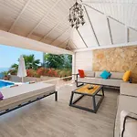 6 Bedroom