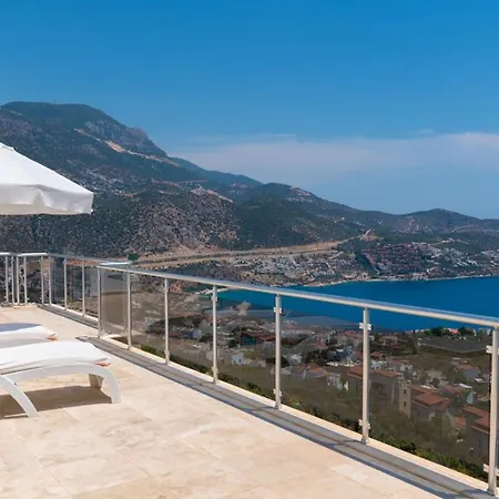 6 Bedroom Villa *