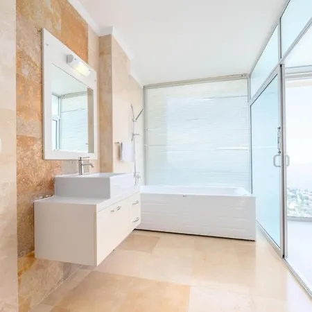 6 Bedroom