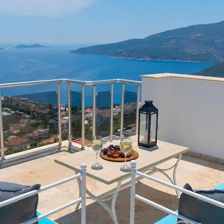 Willa 6 Bedroom *