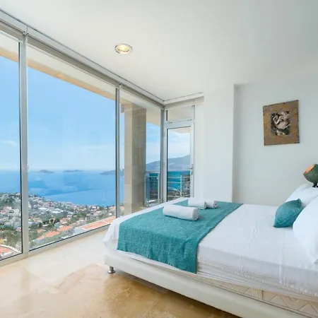 6 Bedroom Villa *