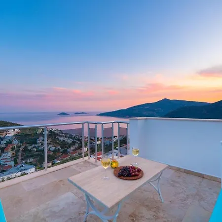 6 Bedroom - 1078 Villa Kalkan
