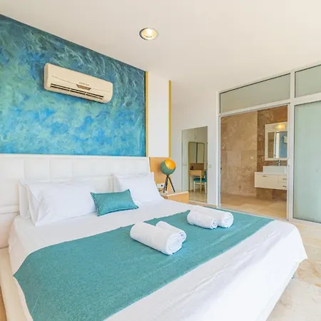 6 Bedroom - 1078 Villa Kalkan